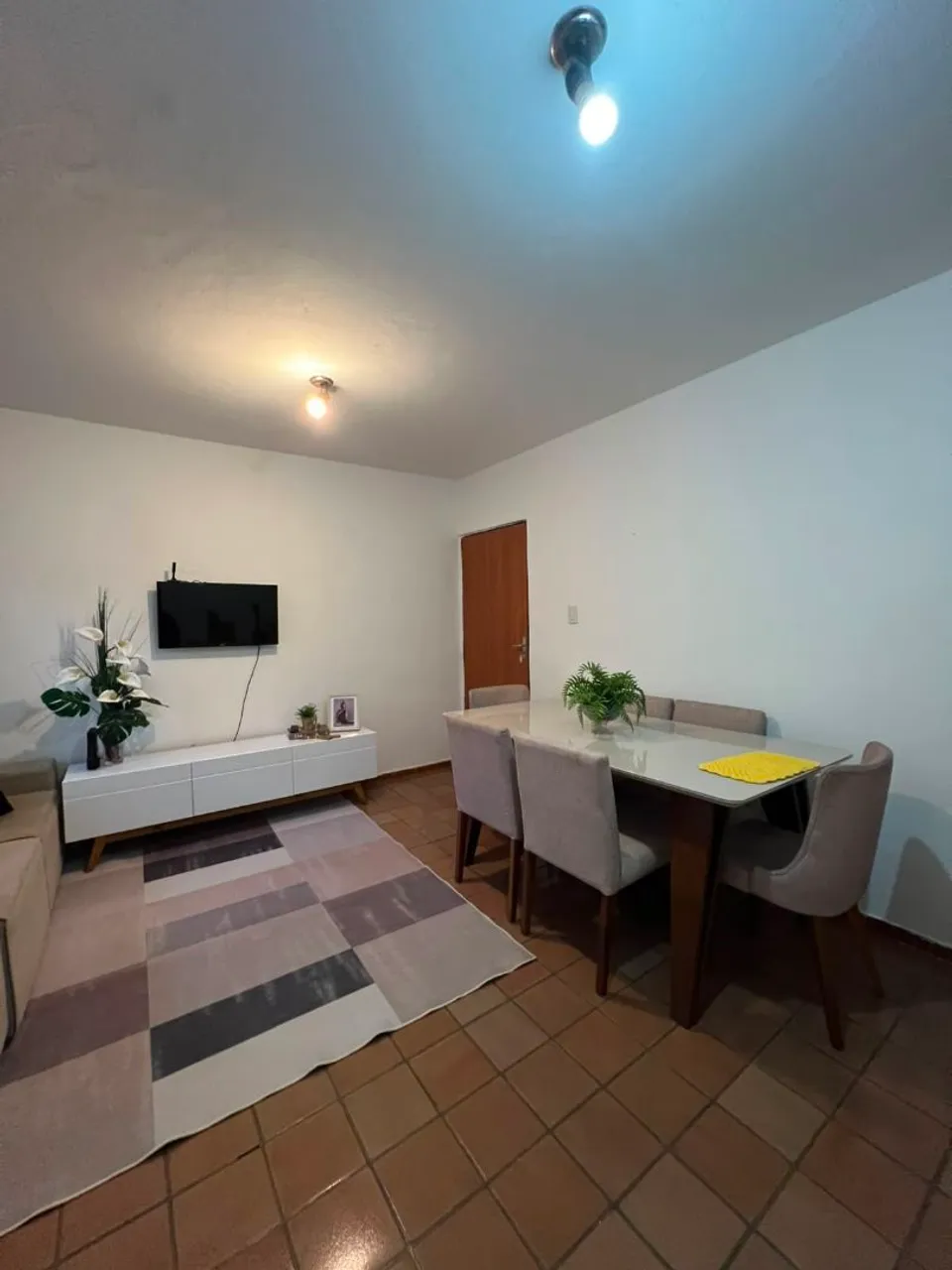Unfurnished 3-bedroom apartment with a balcony — photo 10