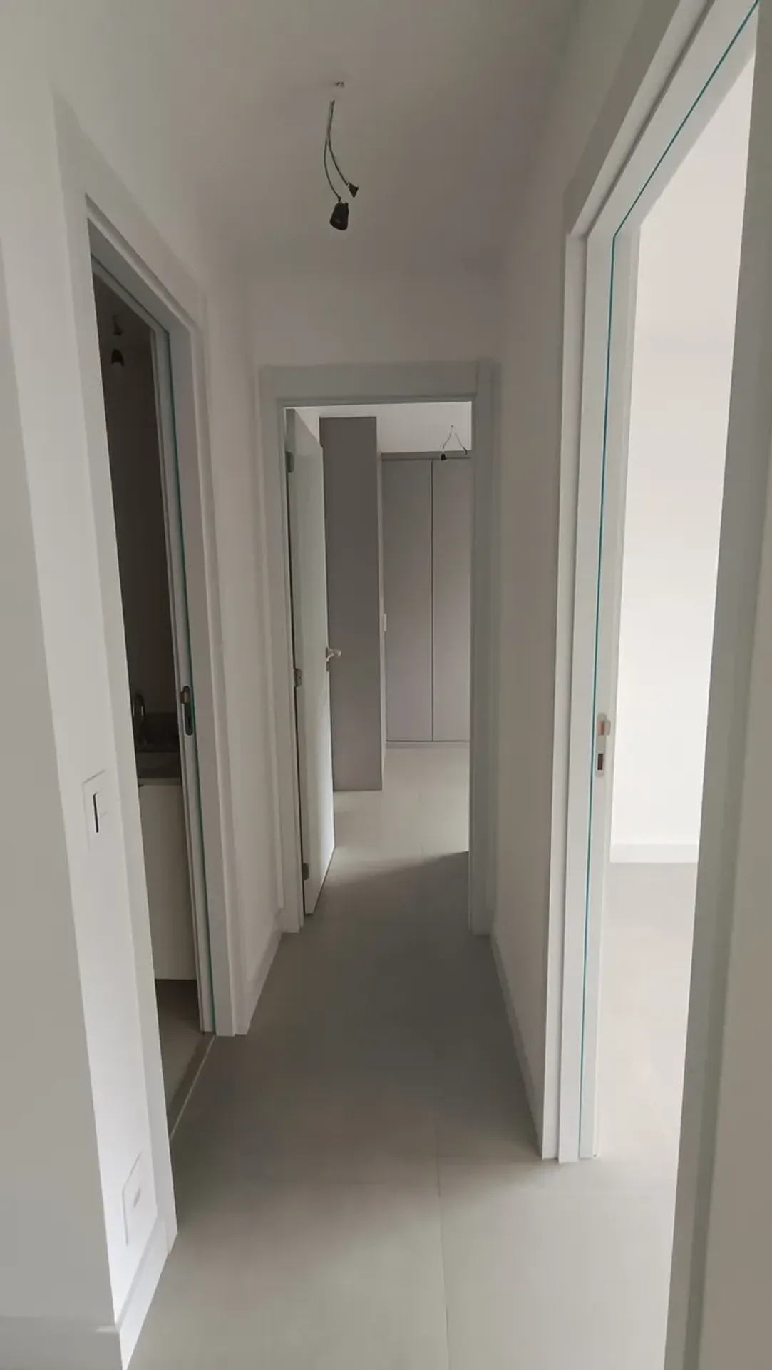 Квартира 73 м² с застеклённым балконом и видом на горы — photo 36