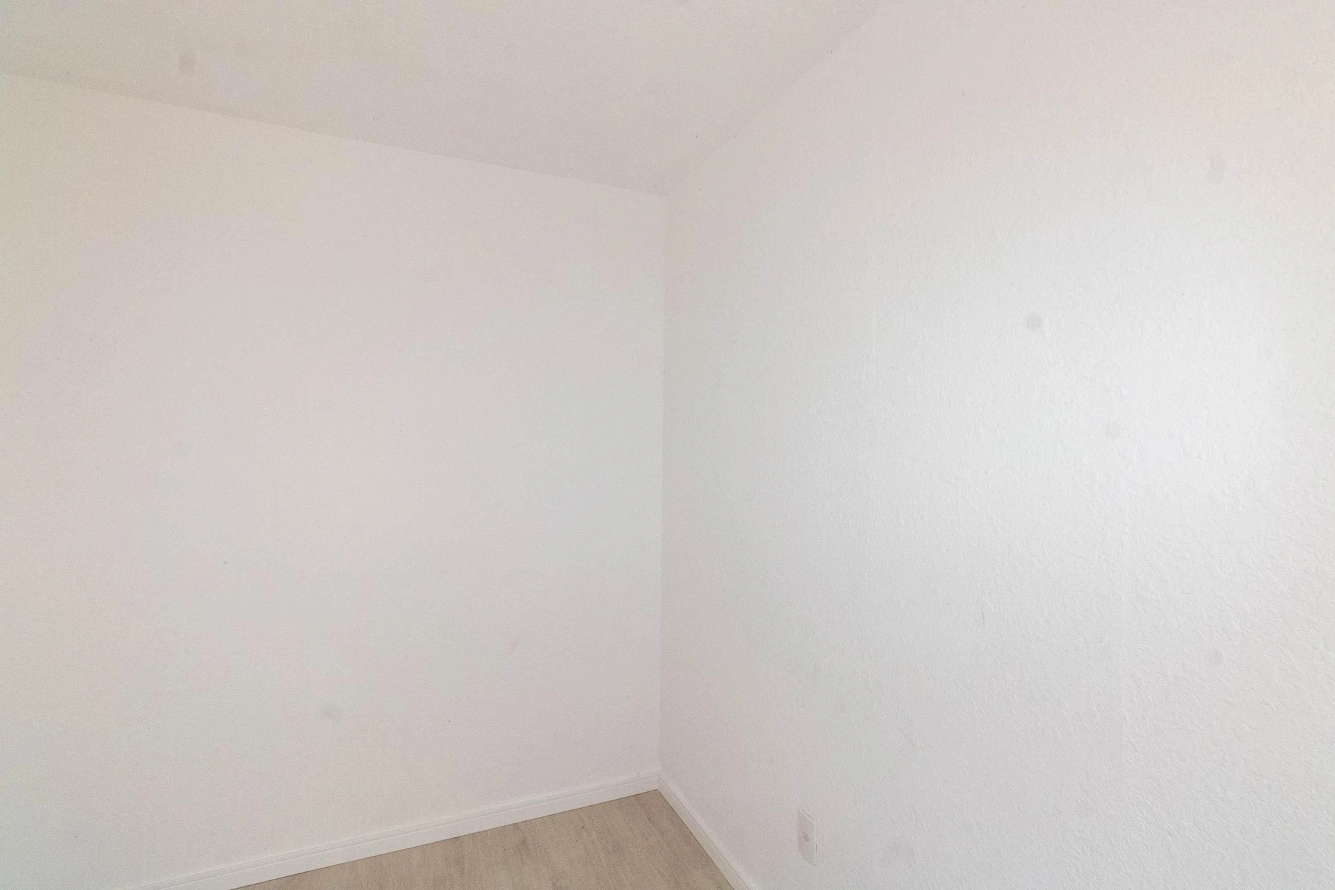 Unfurnished rental apartment with 2 bedrooms and 1 parking spot — photo 28