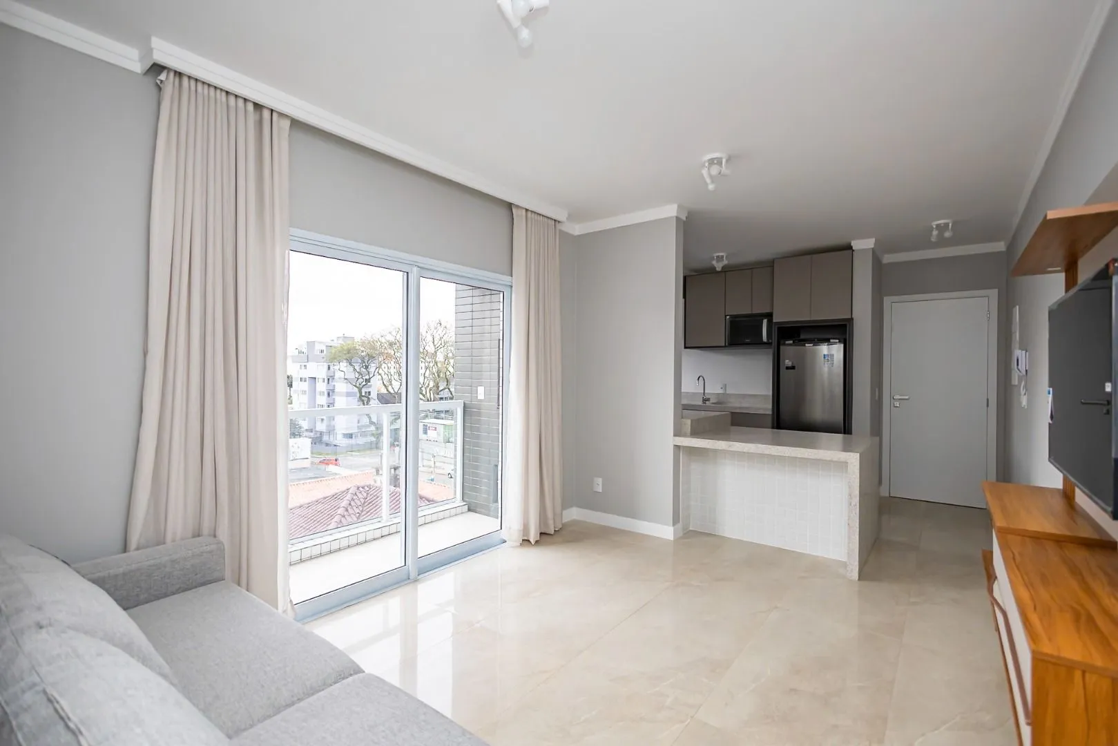 2-bedroom apartment with a washing machine in Curitiba