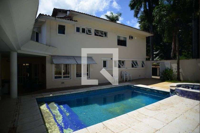 House in a gated community with 5 bedrooms and mountain view — photo 12