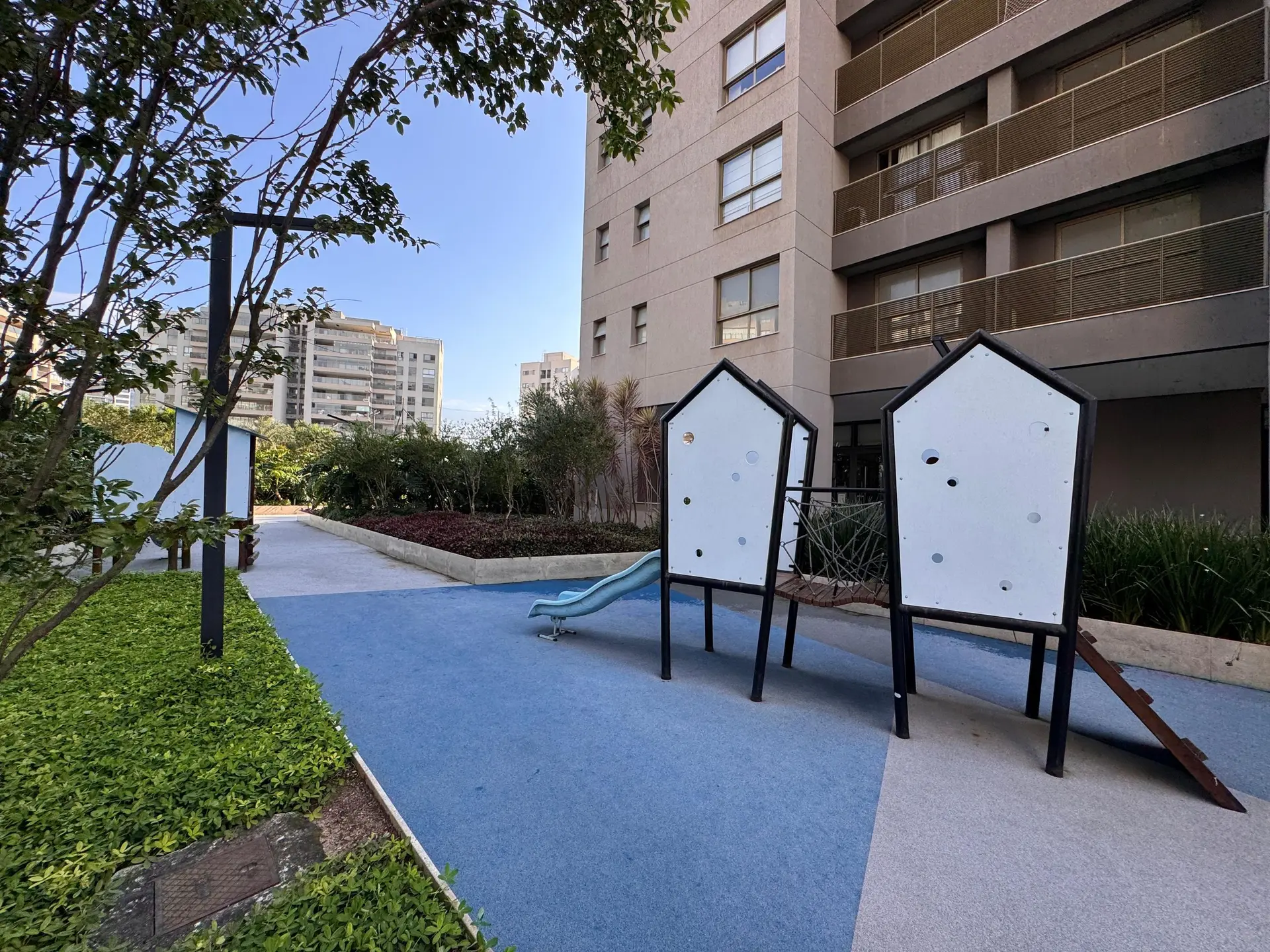 Квартира з 3 спальнями та робочим місцем — photo 51