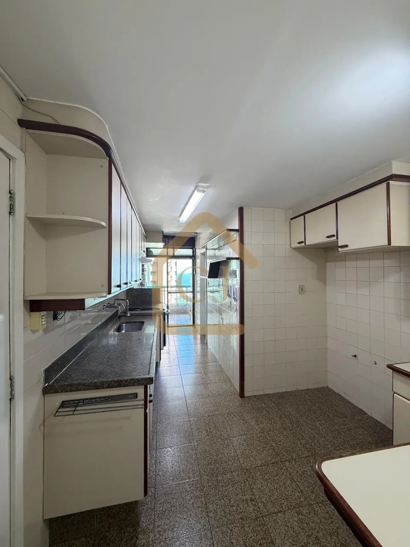 Apartment, 146 m², with floor-to-ceiling windows