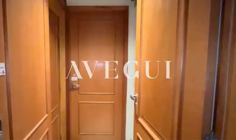 Furnished 2-bedroom apartment with 110 m² — photo 16