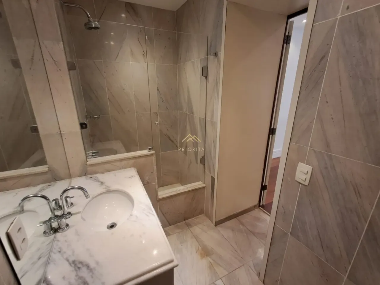Floor-to-ceiling windows in a 4-bedroom apartment, 235 m² — photo 42