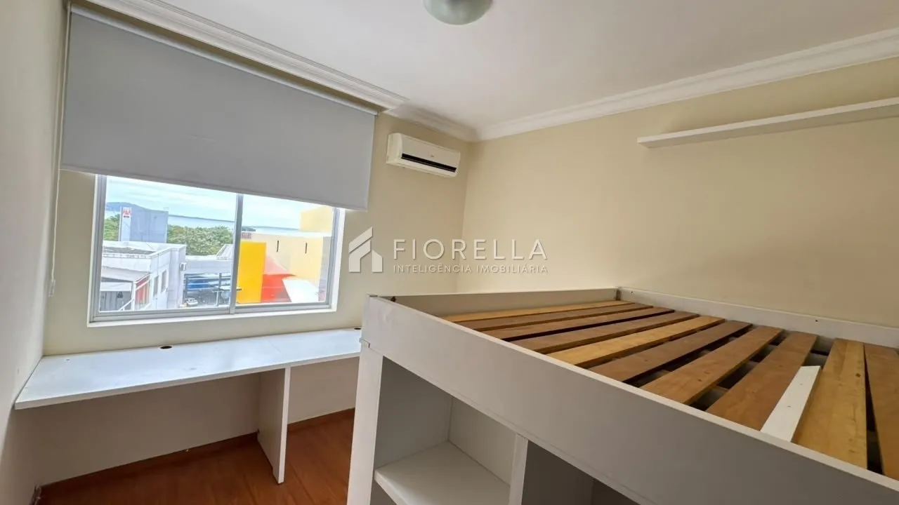 113 m² apartment with a home office and a water view — photo 16