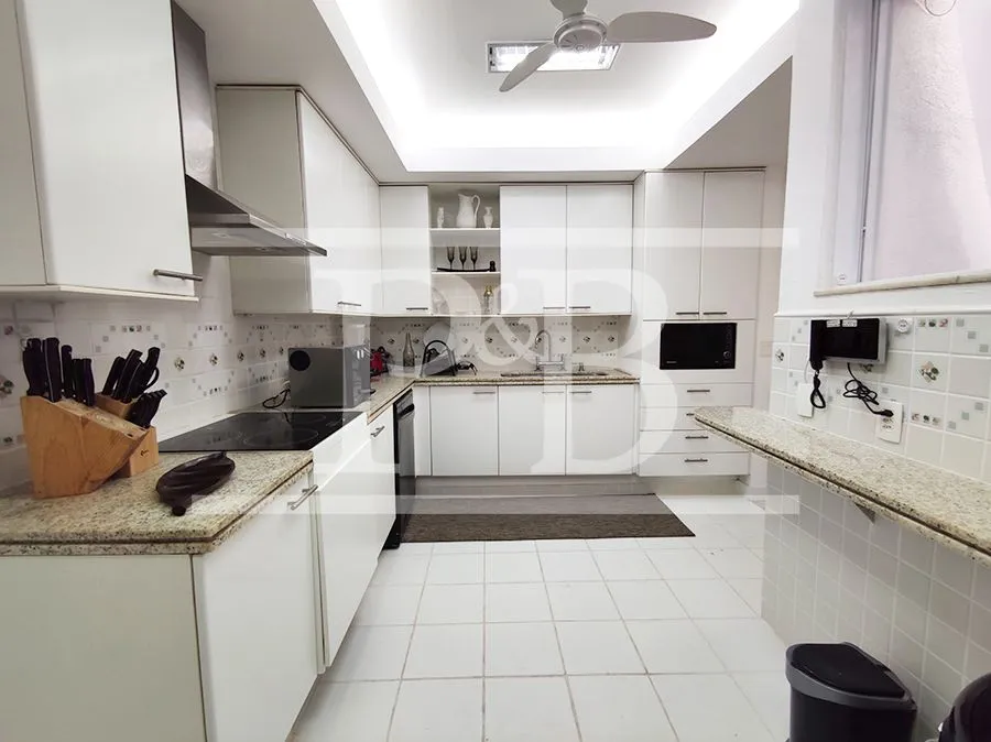 Furnished apartment with 4 bedrooms and 400 m² — photo 43