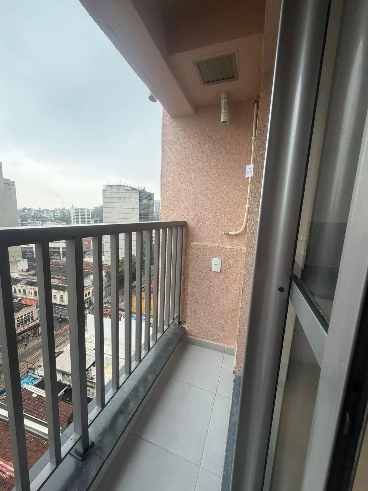 Apartamento de 1 dormitorio con cocina abierta y balcón — photo 19