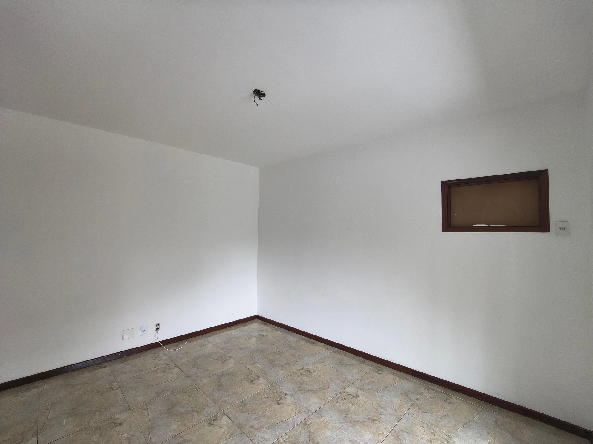 House with 3 bedrooms and an enclosed balcony — photo 23