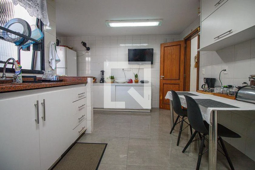 132 m² rental apartment with 2 bedrooms and 2 parking spaces — photo 43
