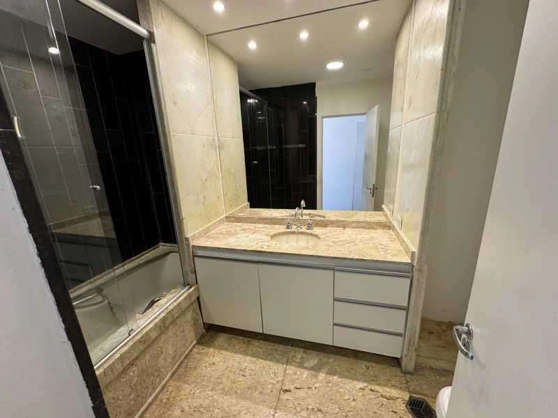 250 m² apartment with 4 bedrooms, 5 bathrooms and 3 parking — photo 26