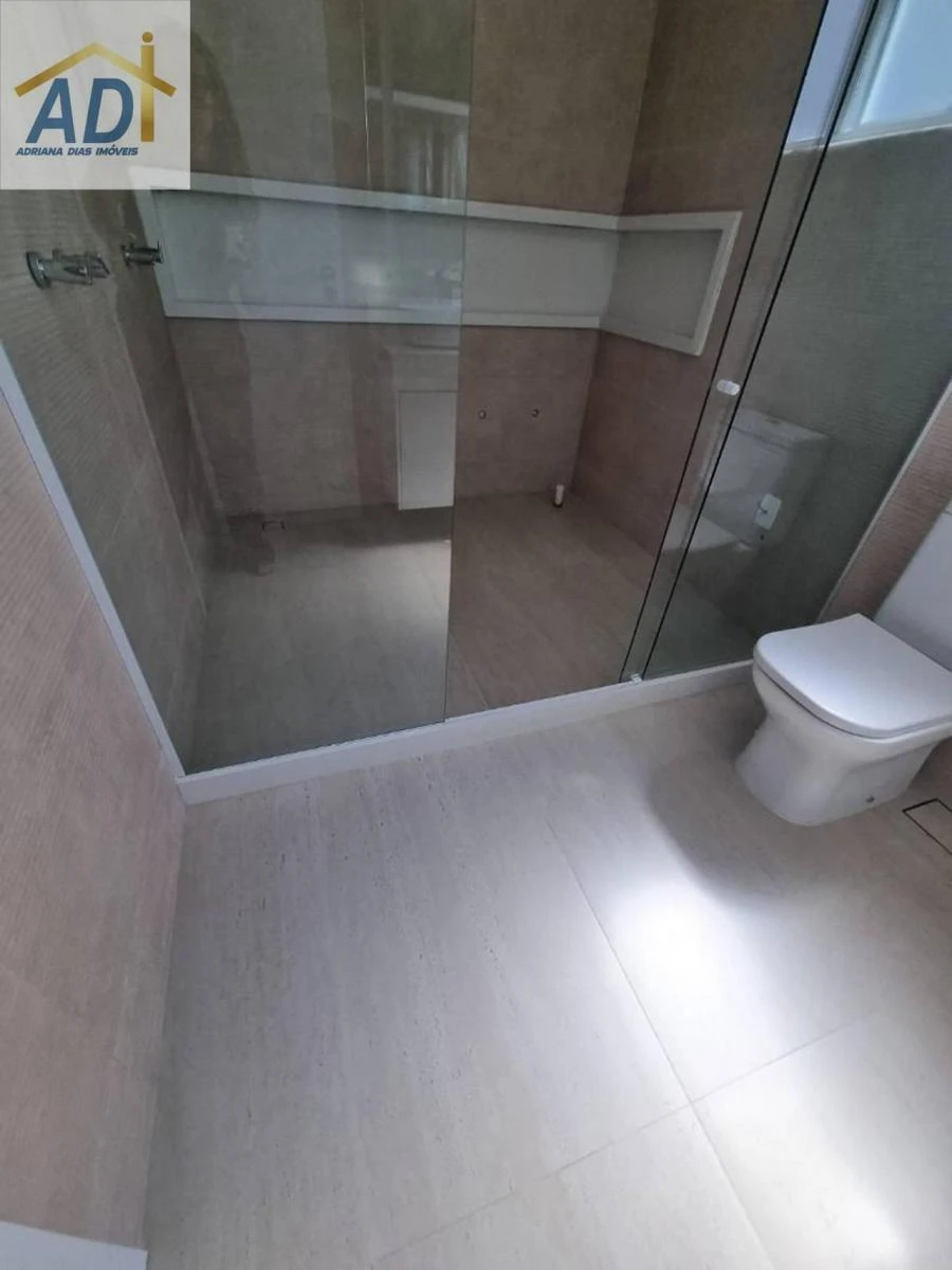 Floor-to-ceiling windows in a 6-bedroom house, 300 m² — photo 35