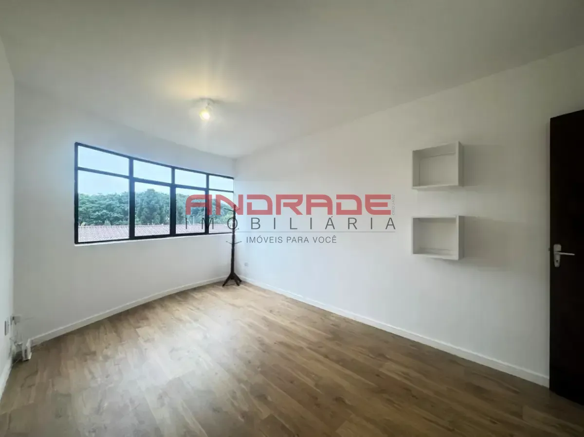 Wood or laminate floors in a one-bedroom apartment, 36 m² — photo 3