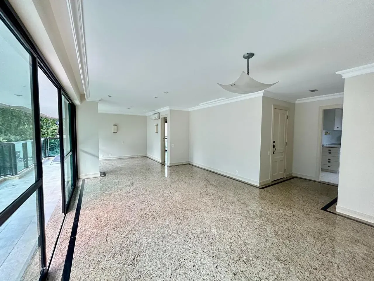 165 m² apartment with 4 bedrooms and 4 bathrooms — photo 13