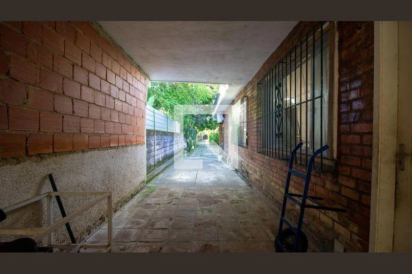 Furnished house with 5 bedrooms and 2100 m² — photo 50