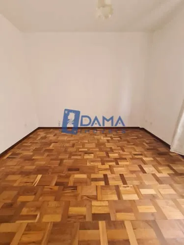 3-bedroom apartment with 1 bathroom and no parking — photo 4