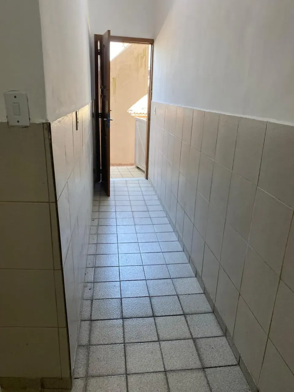 Unfurnished 2-bedroom apartment with a closed kitchen — photo 6