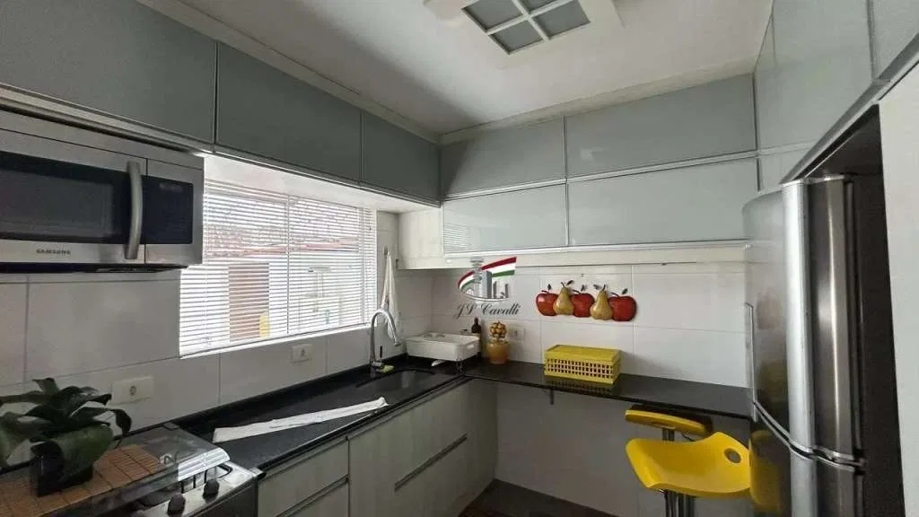 House with 4 bedrooms and a fully set-up laundry — photo 2