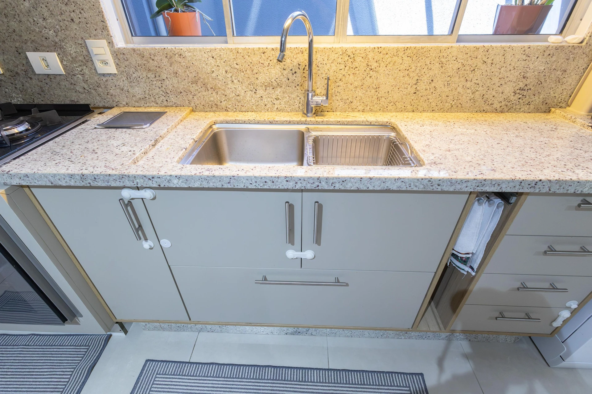 Bathtub in a 3-bedroom house, 180 m² — photo 47