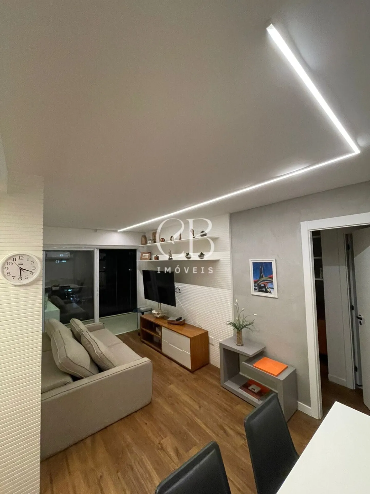 Furnished 2-bedroom apartment with en-suite bathrooms — photo 34