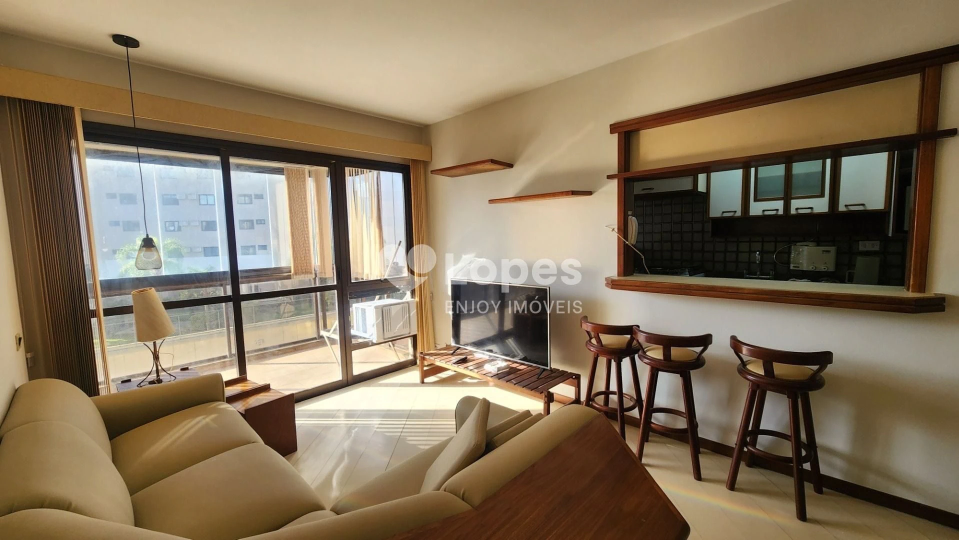 Apartment with open-plan kitchen and air conditioning — photo 3
