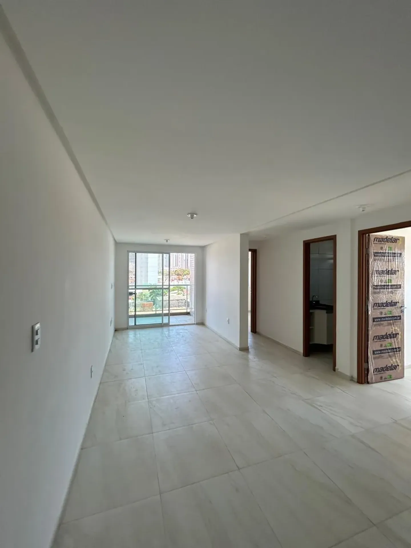 3-bedroom apartment in a building with a coworking space