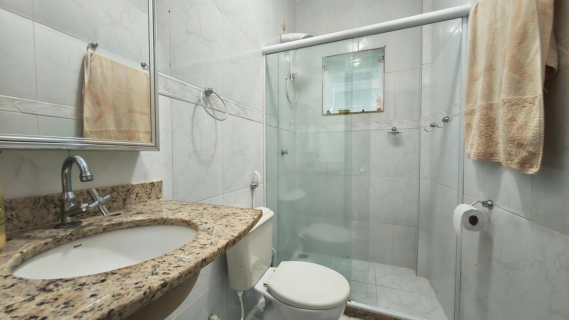 Casa con 4 dormitorios, 3 baños y jardín privado — photo 7