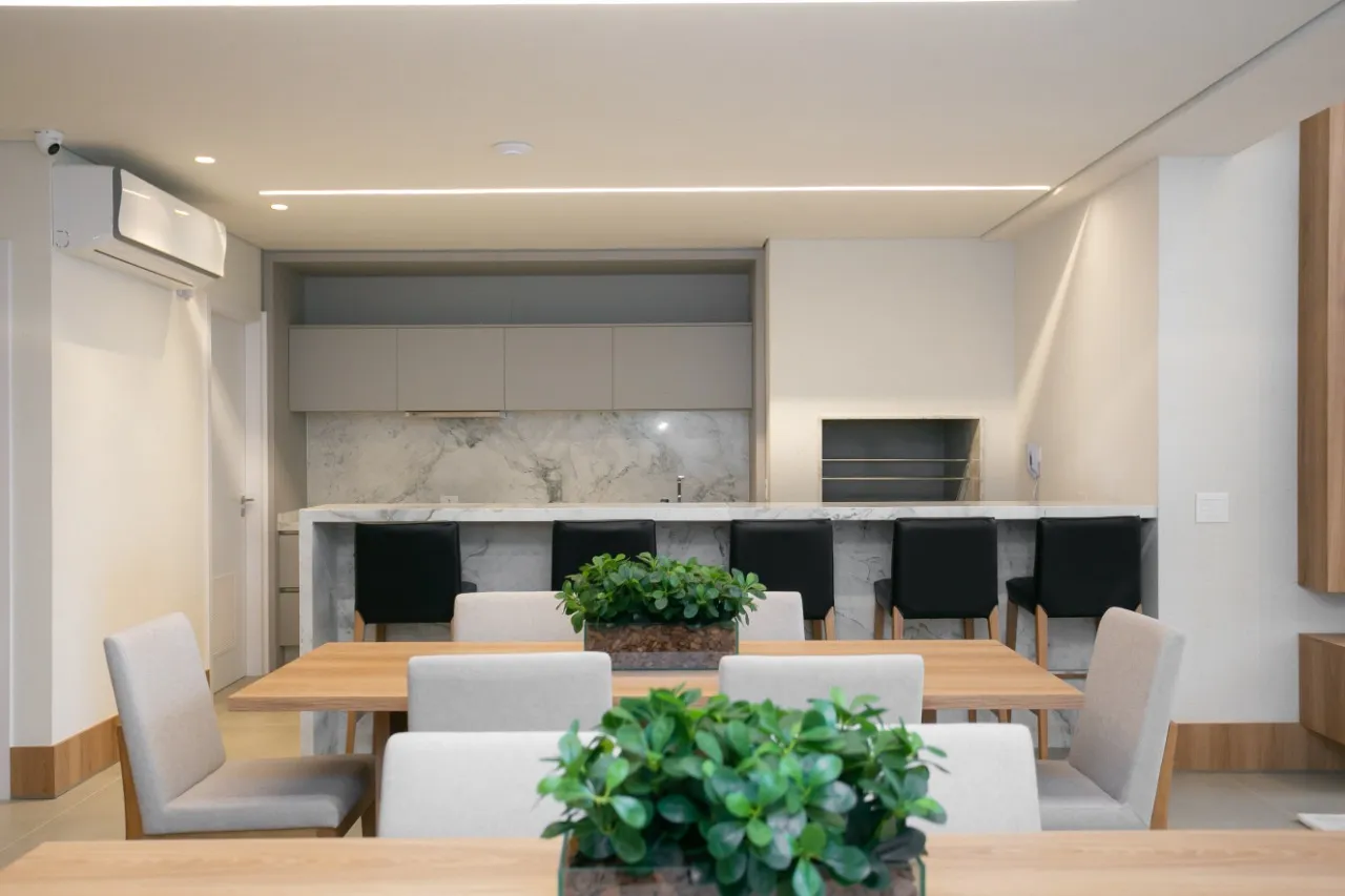 3-bedroom apartment in a building with a gym — photo 45