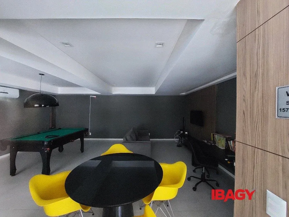 3-bedroom apartment with a grill on the balcony — photo 40