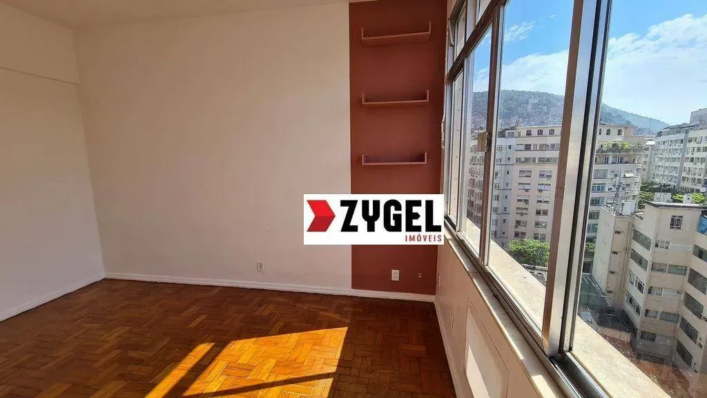 Apartamento de 1 quarto com piso de madeira ou laminado — photo 9