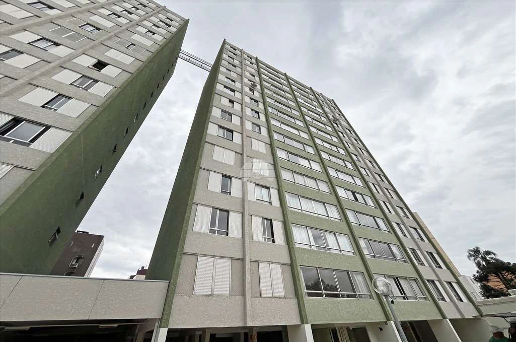 Apartamento de 3 quartos com piso de madeira na sala — photo 5