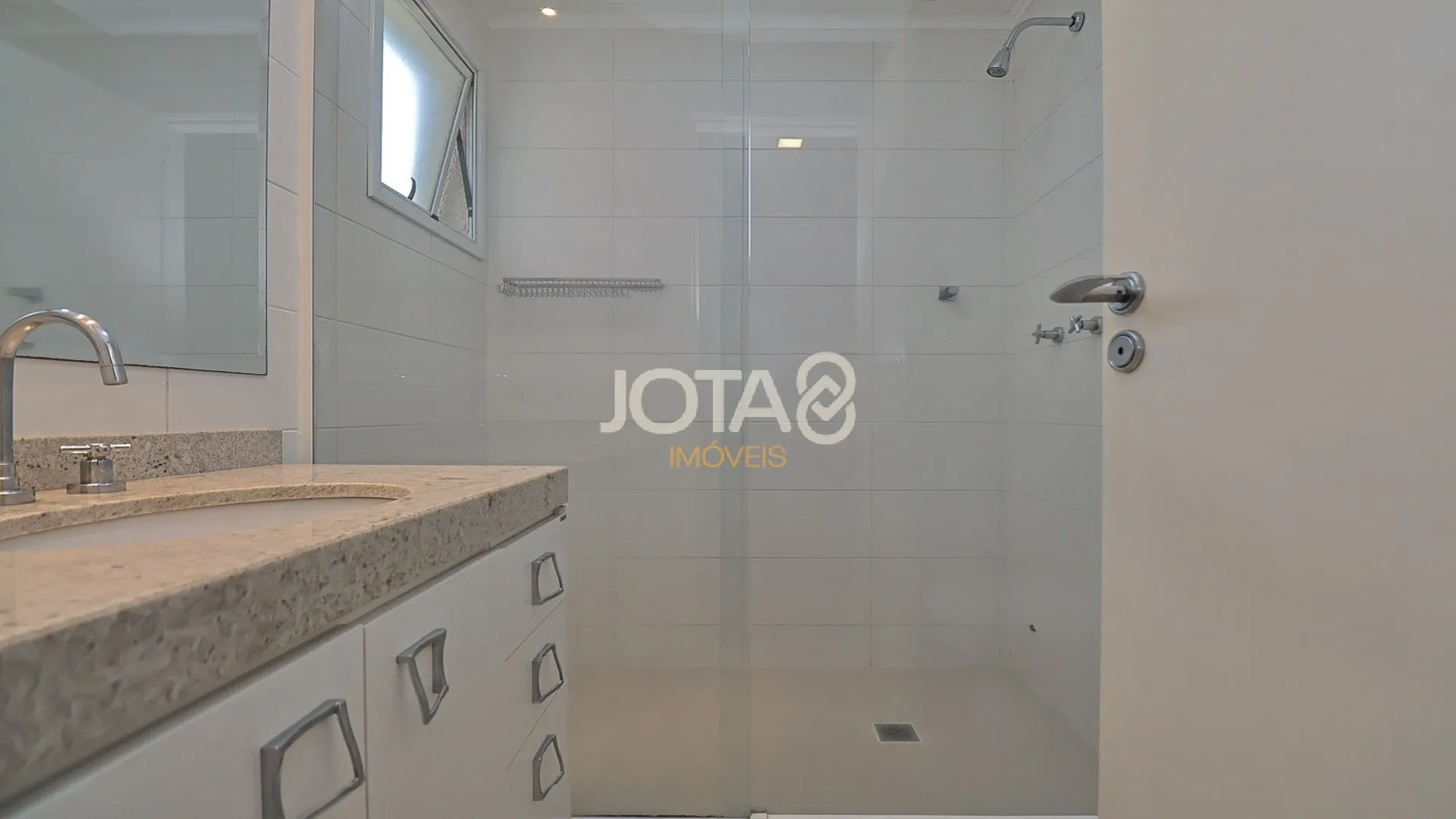 3-bedroom apartment with 185 m² and private BBQ space — photo 6