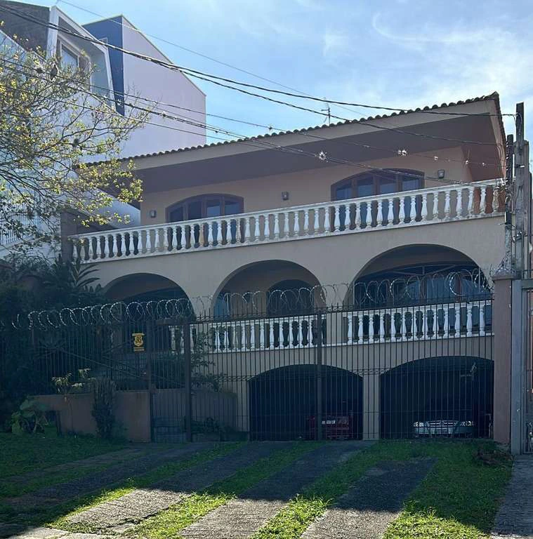 House with 8 bedrooms, 4 en-suites and 459 m² — photo 2
