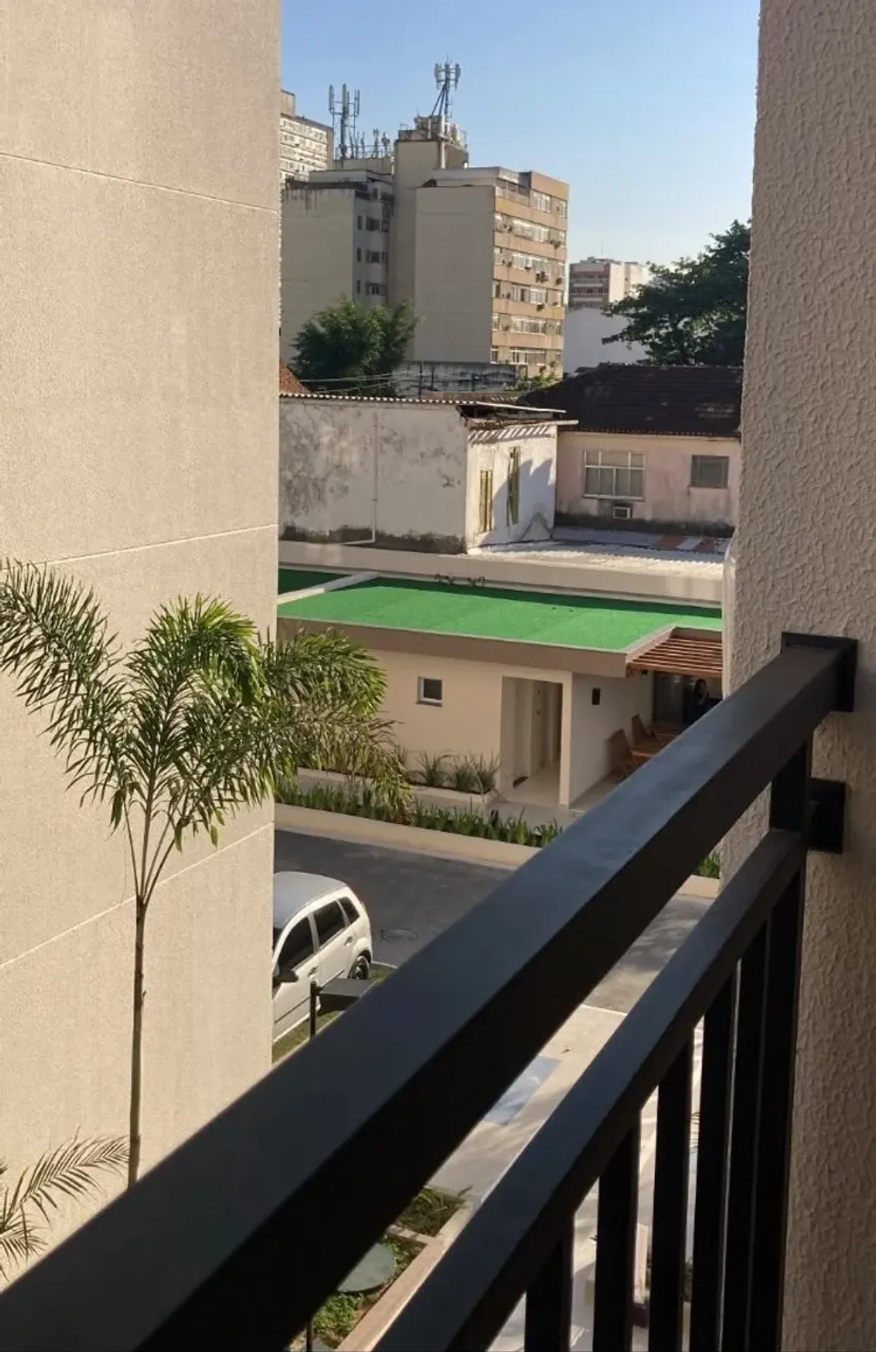 One-bedroom apartment in a building with a gym — photo 19