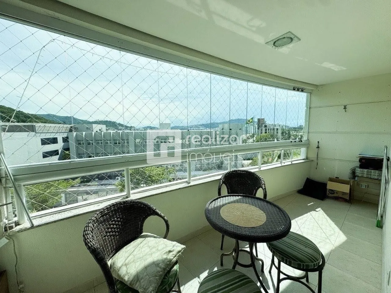 Balcony with a grill in a 3-bedroom apartment, 94 m² — photo 15