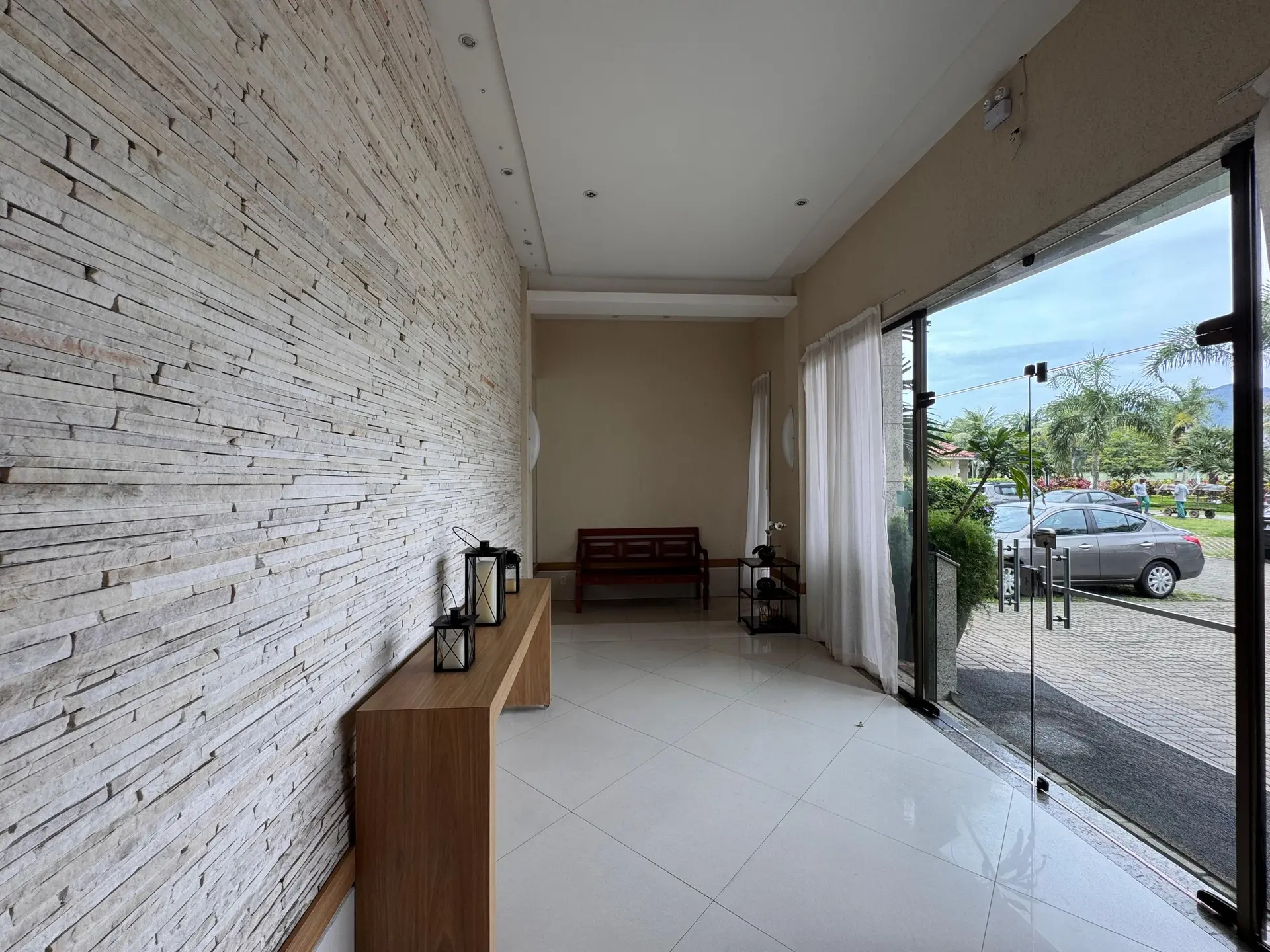 Glass-enclosed balcony in a 3-bedroom apartment, 96 m² — photo 18