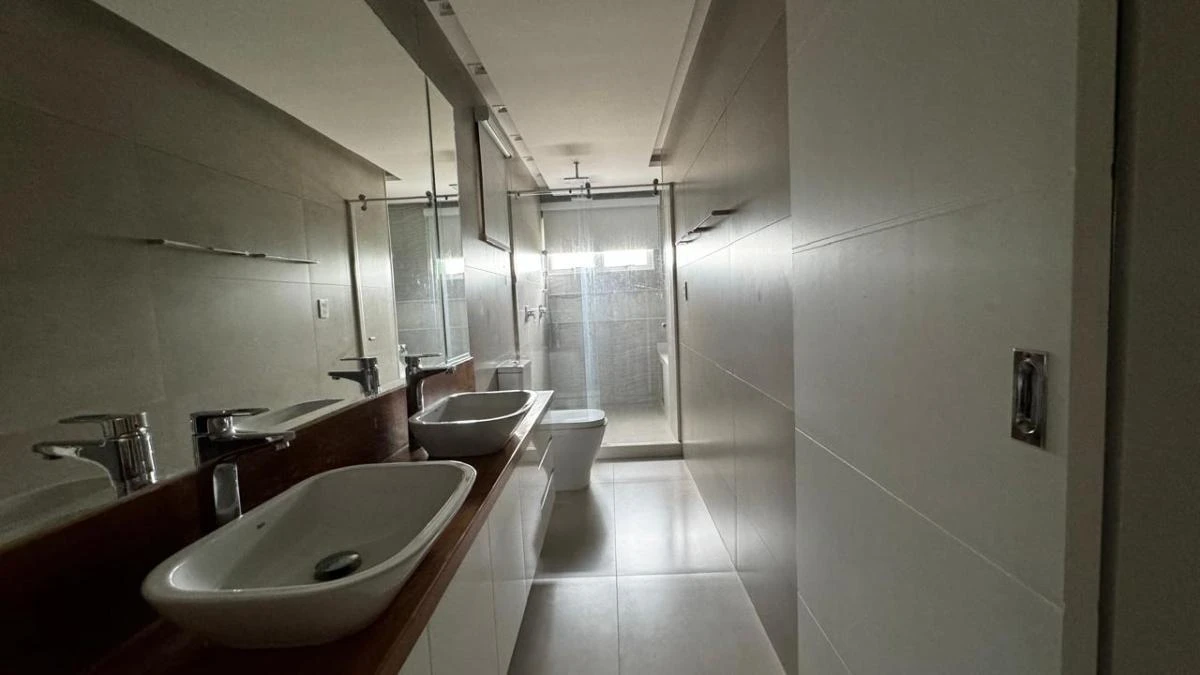 Condominium house with 3 en-suite bedrooms and 300 m² — photo 16