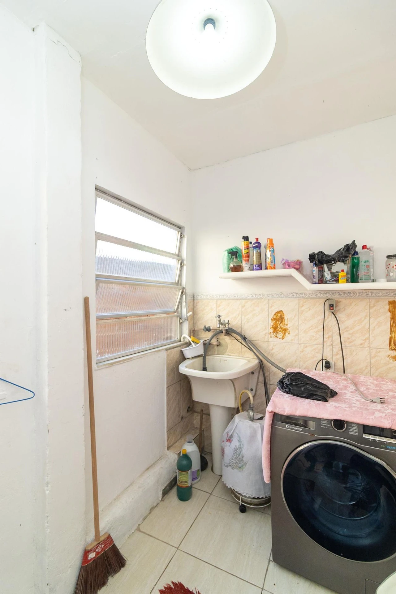 Furnished 4-bedroom apartment with balcony and desk area — photo 38
