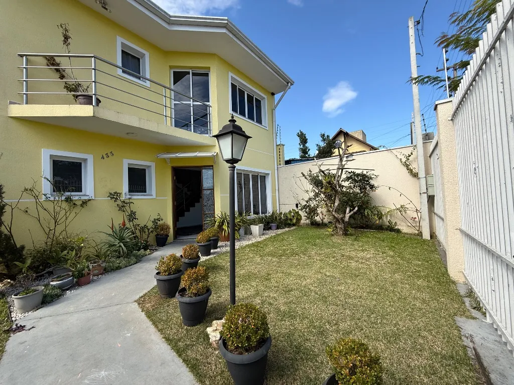 3-bedroom house with a bathtub in Curitiba — photo 20