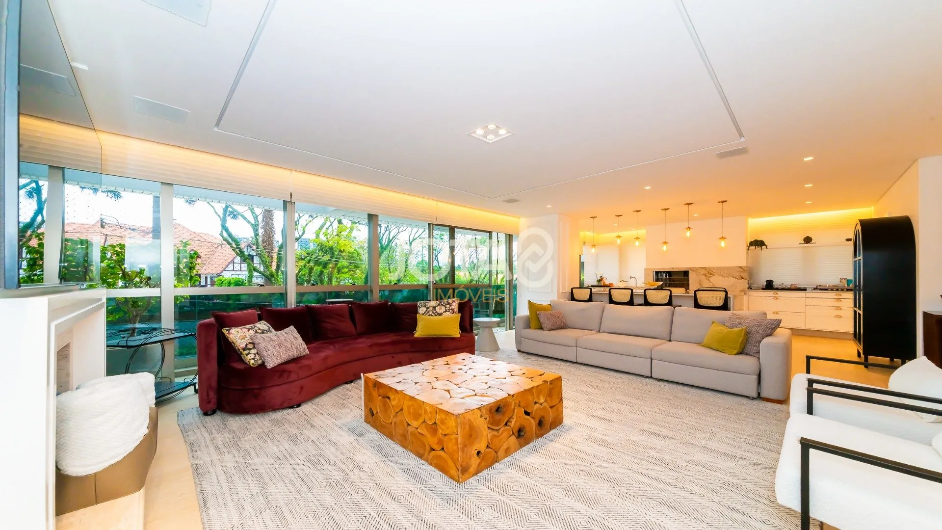 Furnished apartment with 3 en-suite bedrooms and BBQ