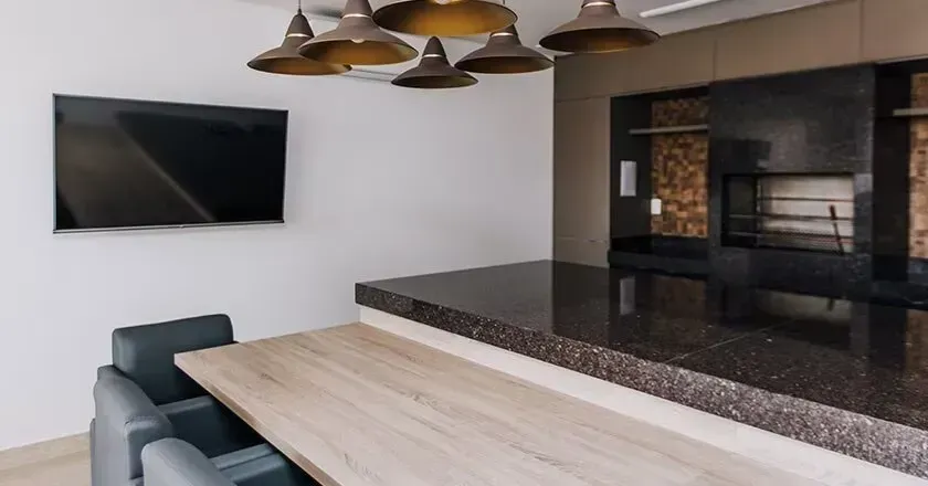 Furnished 2-bedroom apartment with open kitchen — photo 10