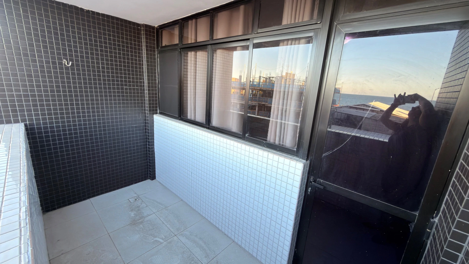140 m² apartment with a water view and a home office — photo 17
