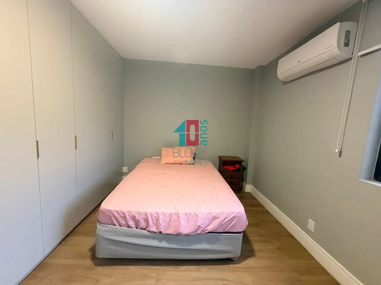 4-bedroom apartment with a washing machine — photo 5