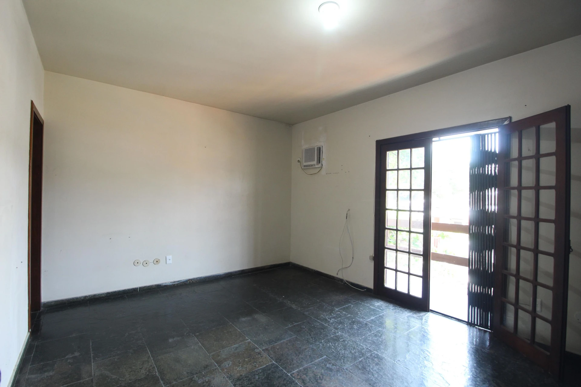 4-bedroom house with a bathtub in Rio de Janeiro — photo 12