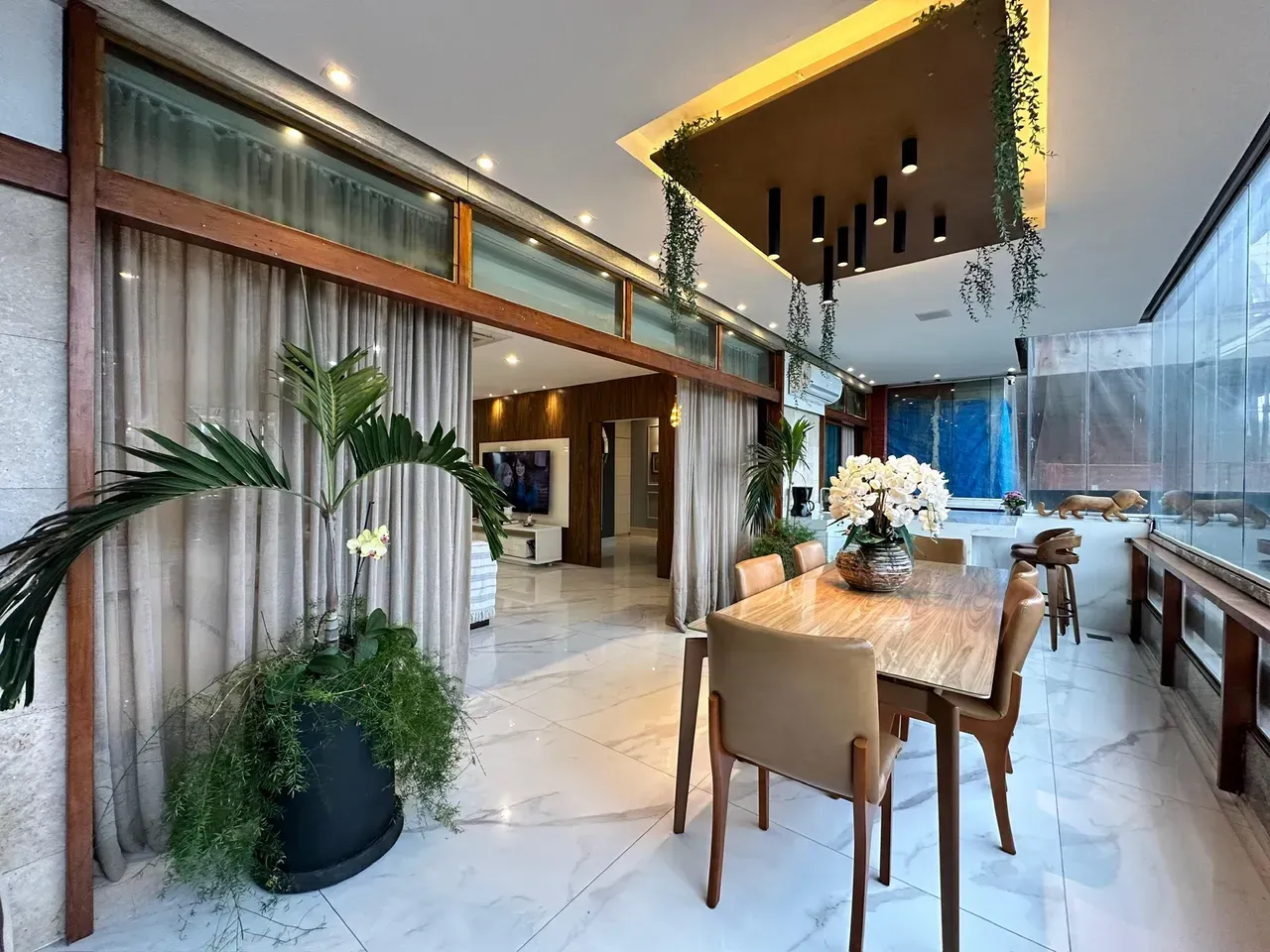 Furnished 250 m² apartment with 4 bedrooms and 5 bathrooms — photo 51