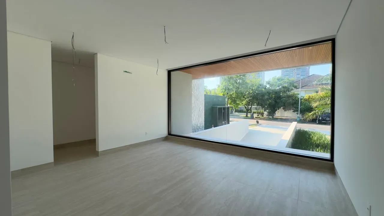 House with 5 bedrooms and floor-to-ceiling windows — photo 39
