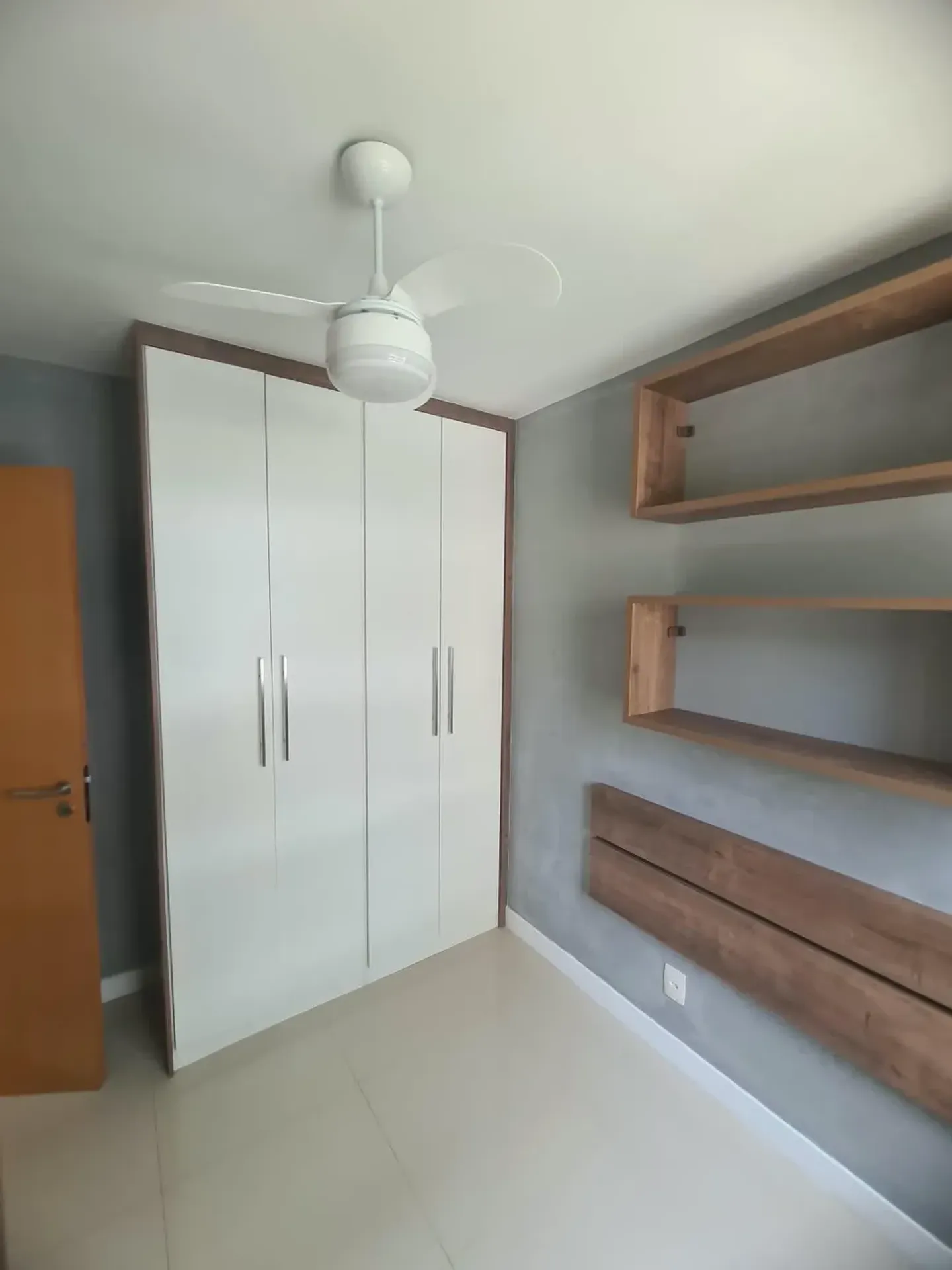 Walk-in closet in a 3-bedroom apartment, 81 m² — photo 12