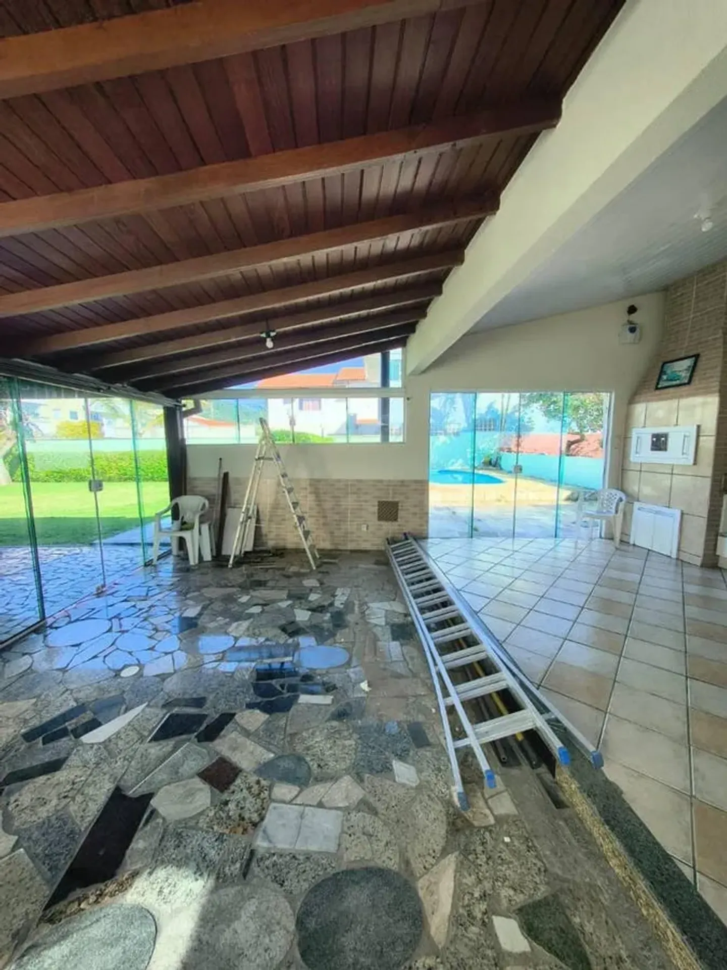 700 m² house with a bathtub and a grill on the balcony — photo 30