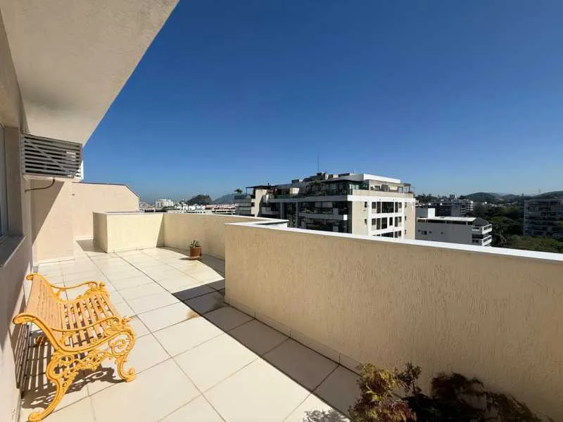 Furnished apartment with 3 bedrooms and 4 bathrooms — photo 26