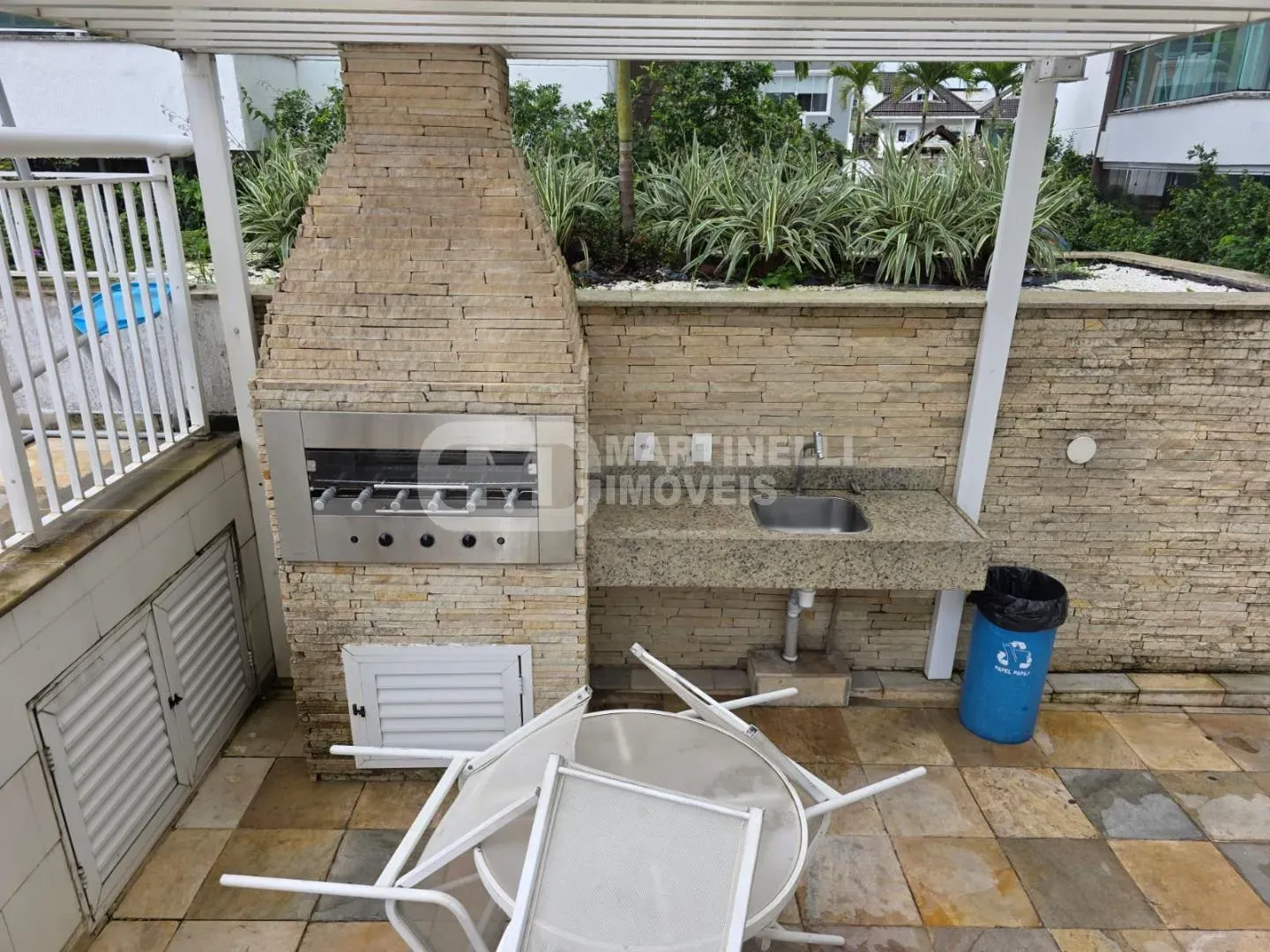 One-bedroom apartment with a mountain view in Rio de Janeiro — photo 17
